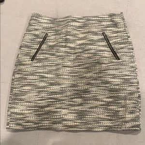 Black and white skirt size 4